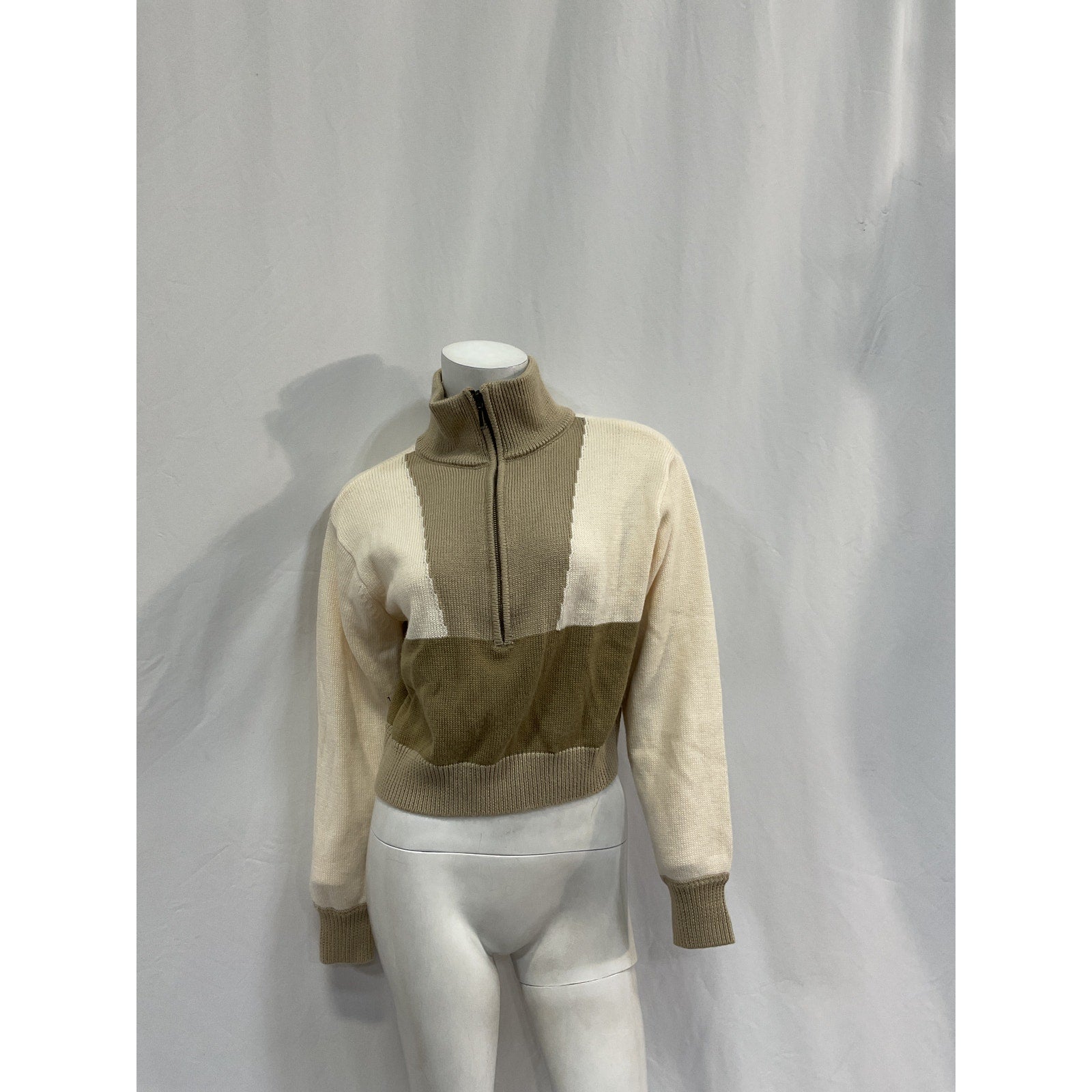 L'Academie 'Cheshire' White Acrylic Half Zip Sweater Size S