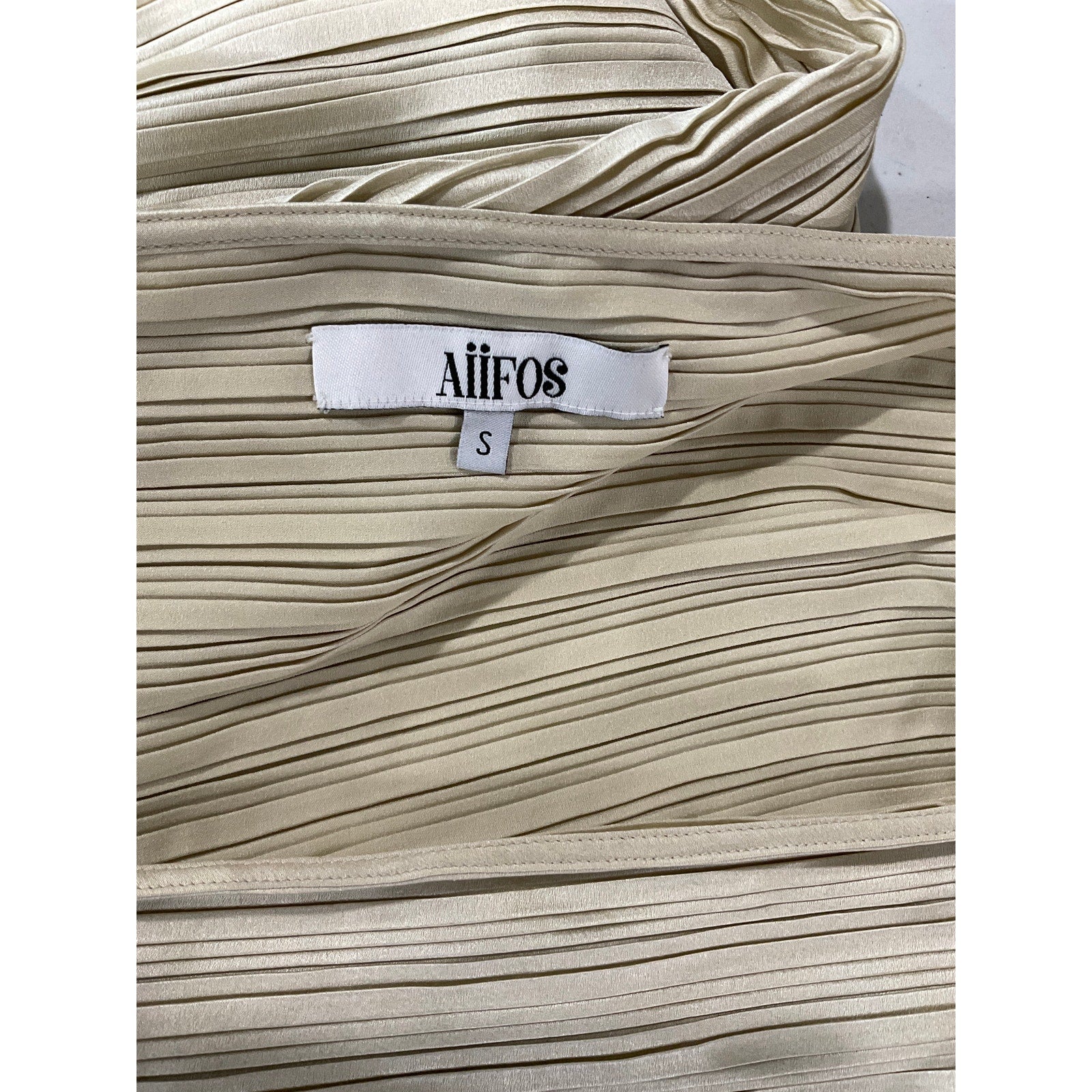Aiifos 'Sonya' Beige Polyester Top Size S