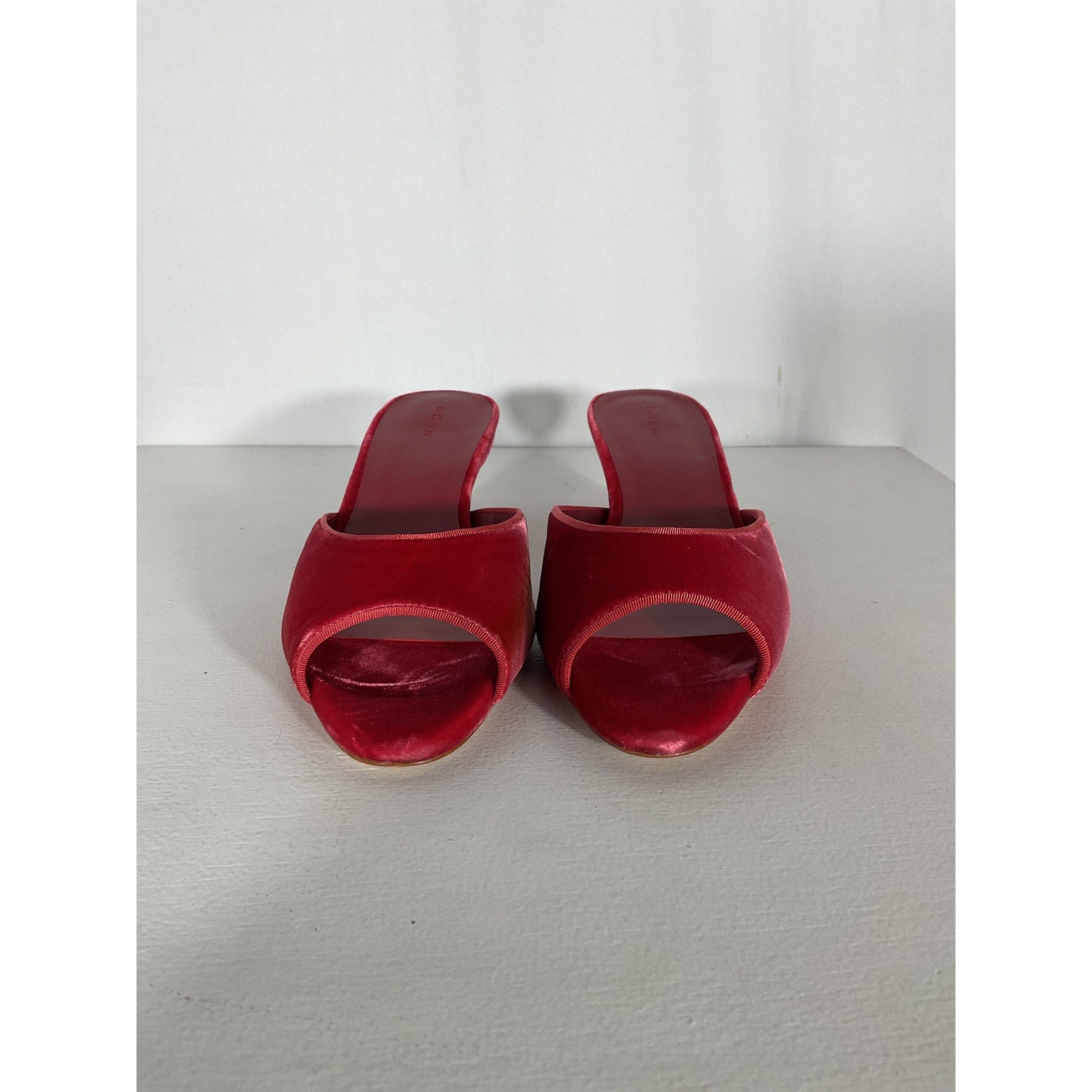 D�en 'Callie' Red Mule Size 9.5