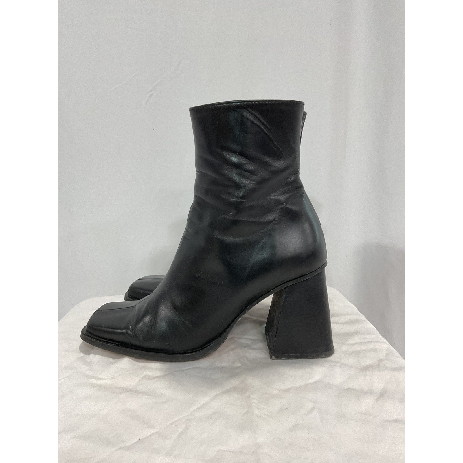 Alohas South Black leather Boot Size 8