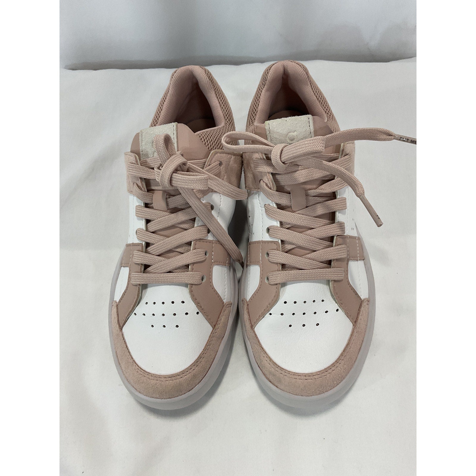 On 'The Roger Clubhouse' Pink Rose Shoes Size 6