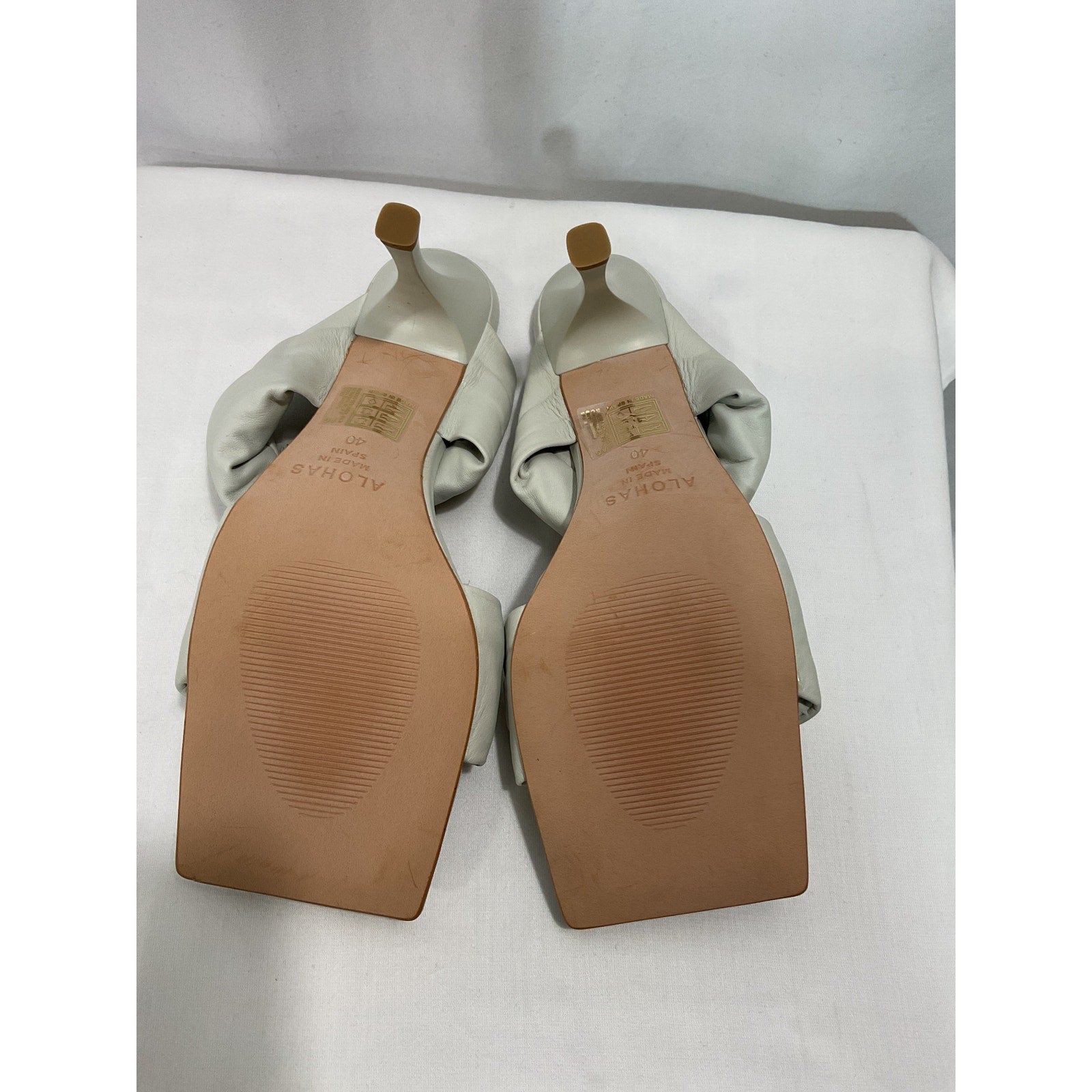 Alohas 'Twist' White Leather Strap Sandal Size 10