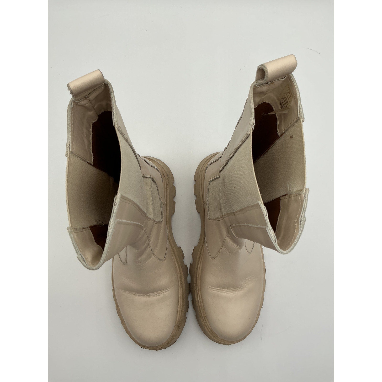 Alohas 'All Rounder' Cream Leather Boot Size 9