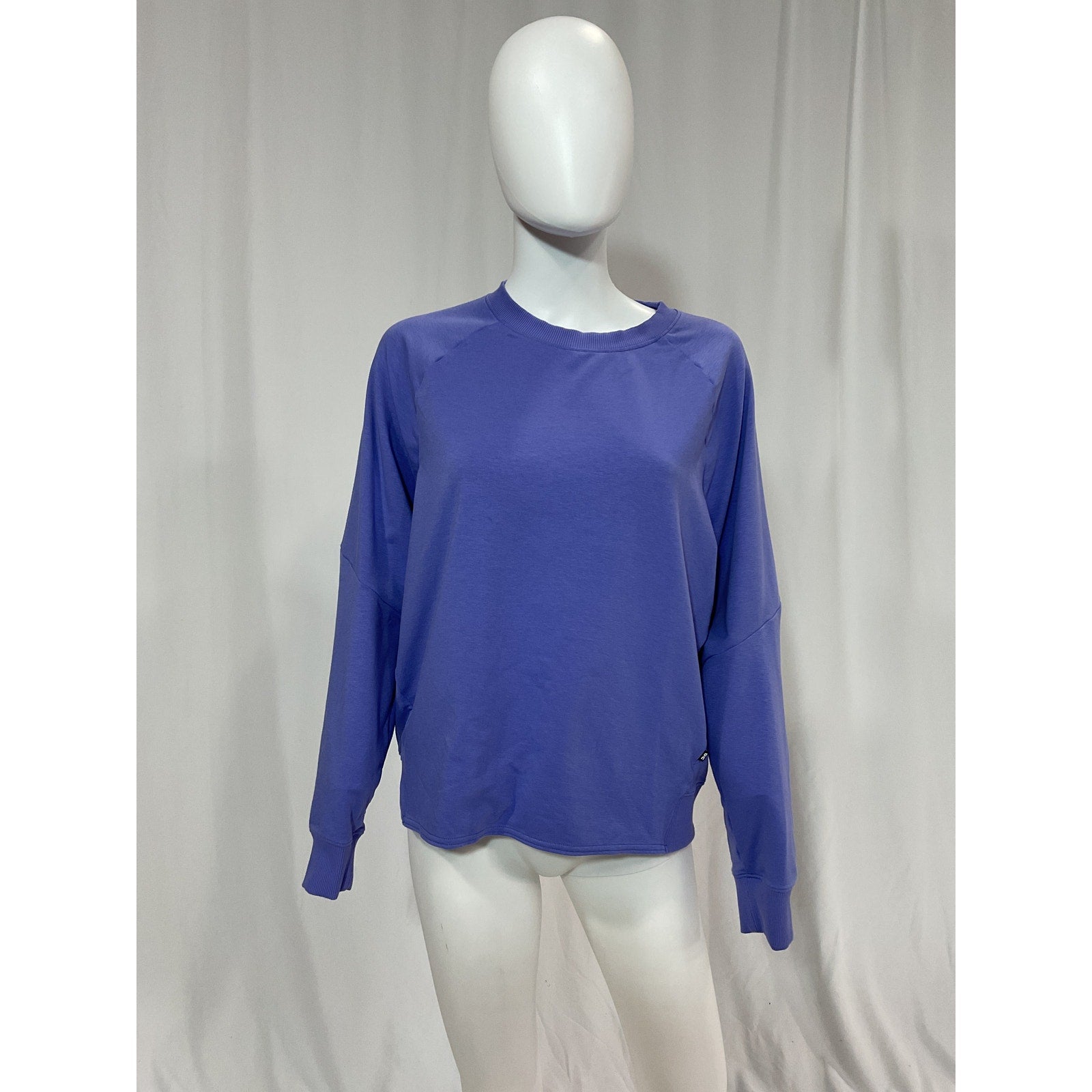On 'Movement' Blue Crewneck Long Sleeve Sweatshirt Size M