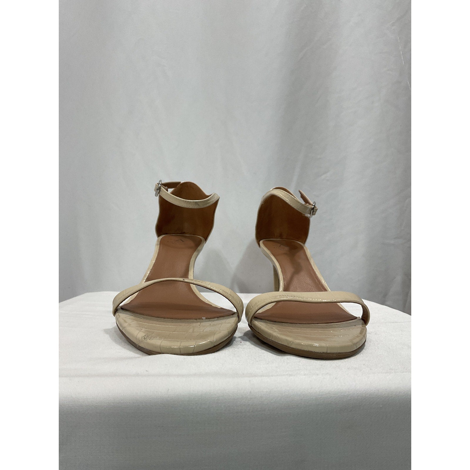 Aquatalia 'Rubie' White Leather Sandal Size 10