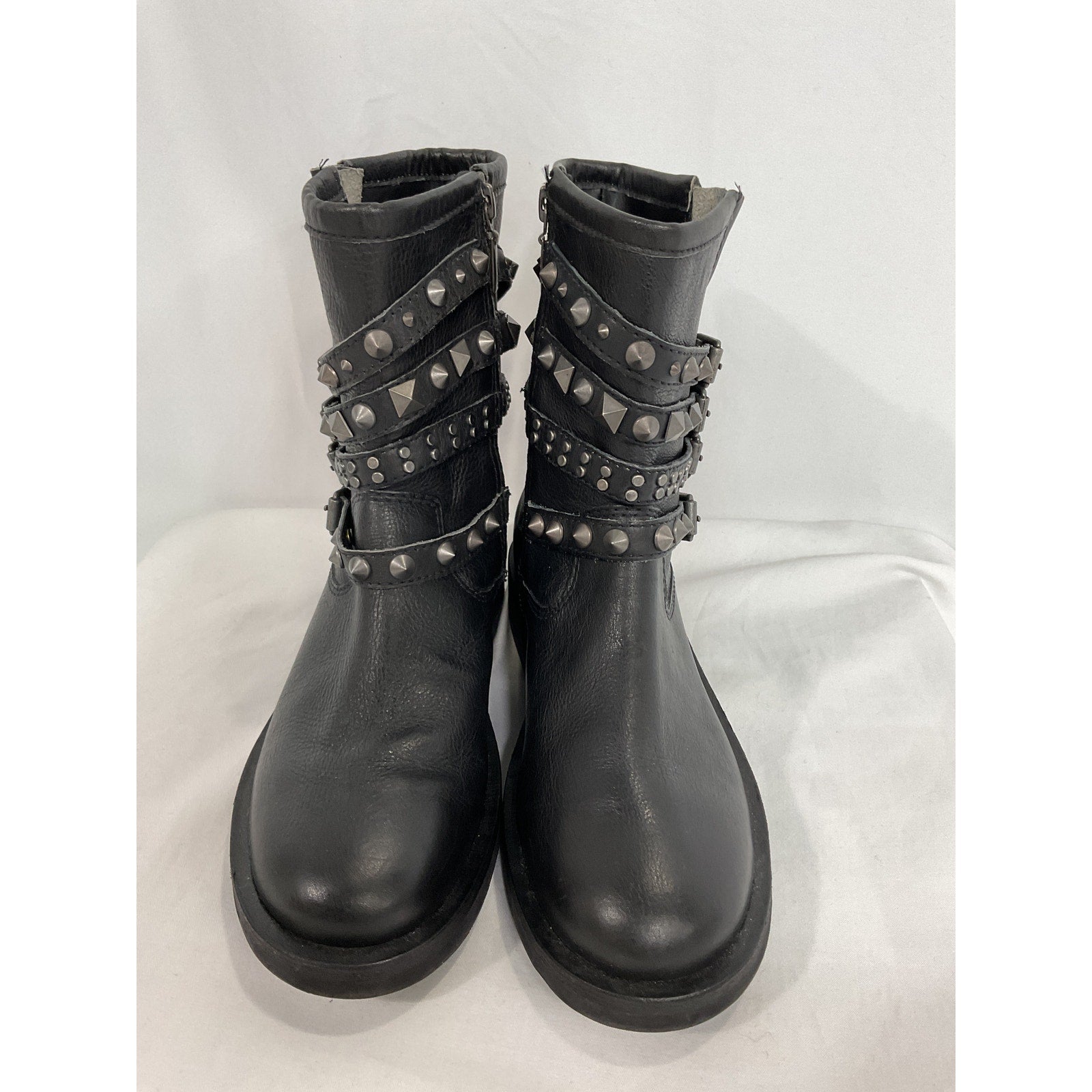 Schutz 'Luizia' Black Low Round Toe Heel Size 6.5