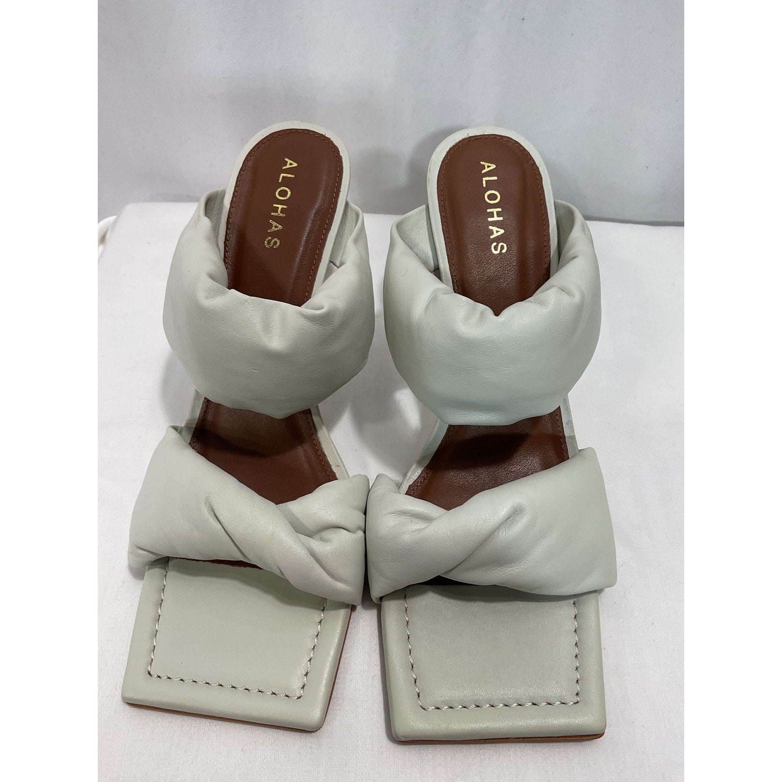 Alohas 'Twist' White Leather Strap Sandal Size 10