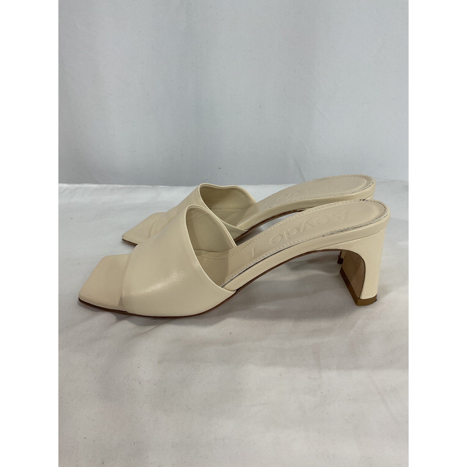 Aeyde 'Jeanie' Tan Nappa Leather Creamy Open Toe Sandals Size 7