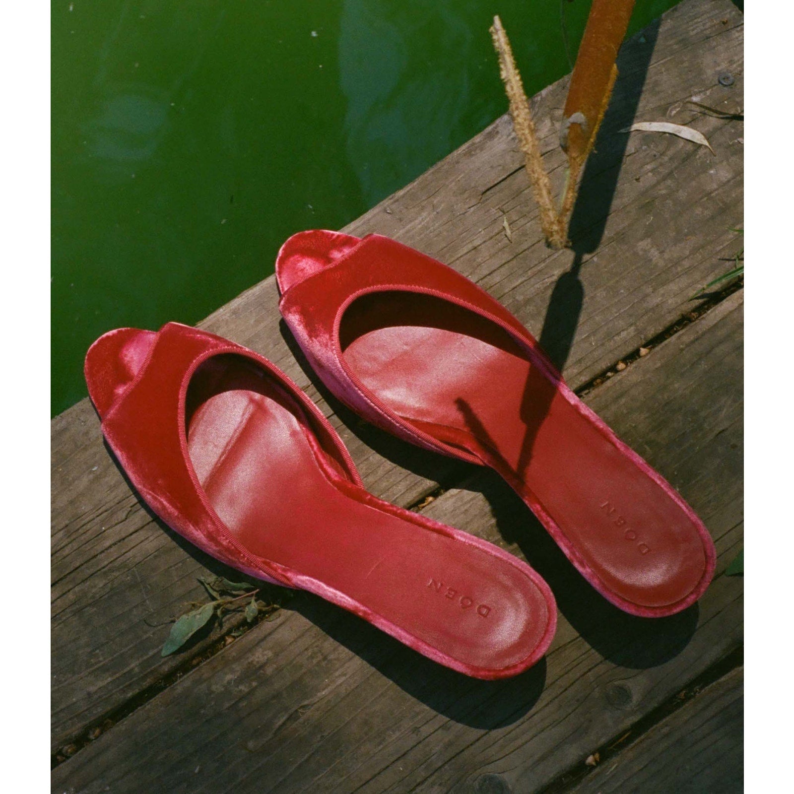 D�en 'Callie' Red Mule Size 9.5