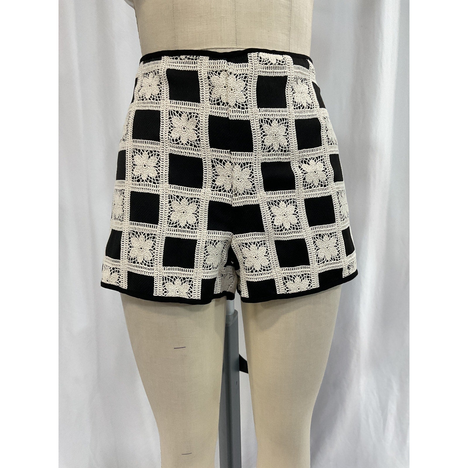 Tularosa 'Anna' Black Short Size XL - NWT