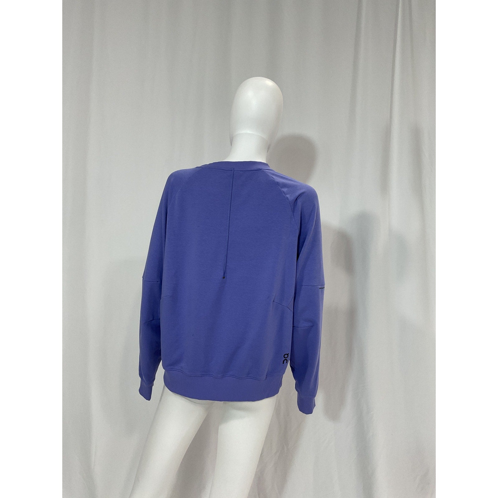 On 'Movement' Blue Crewneck Long Sleeve Sweatshirt Size M