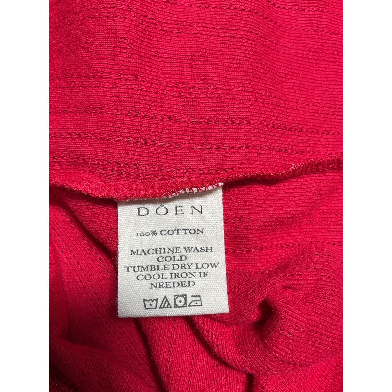 D�en 'Annie' Red Tee Size M