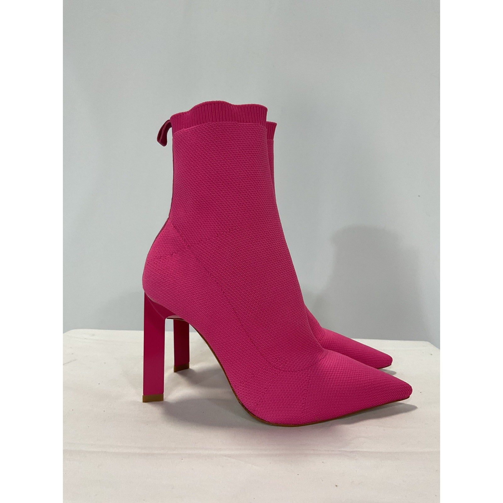 Schutz 'Ammie' Pink Pointed Closed Toe Boot Size 5.5 - NWT