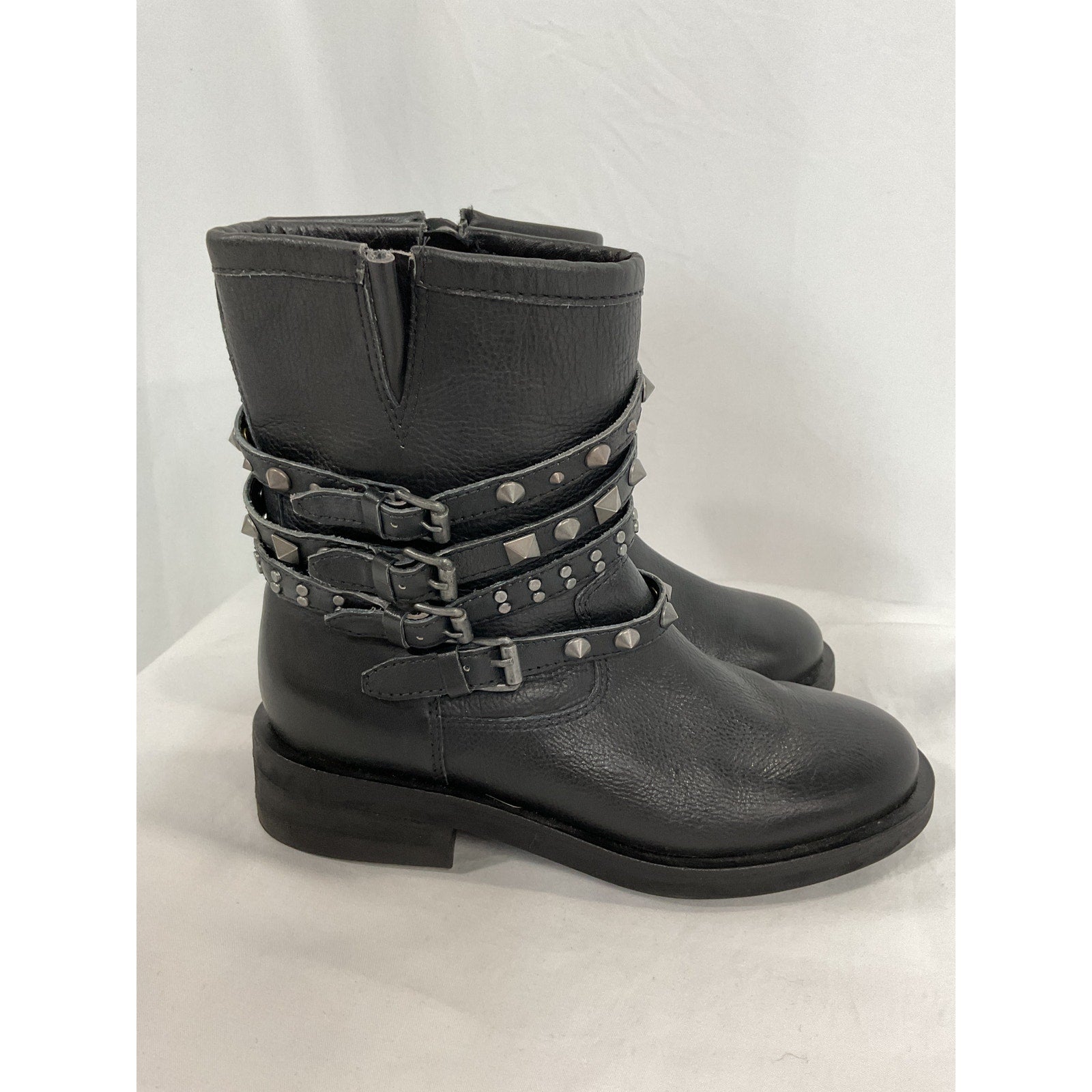 Schutz 'Luizia' Black Low Round Toe Heel Size 6.5