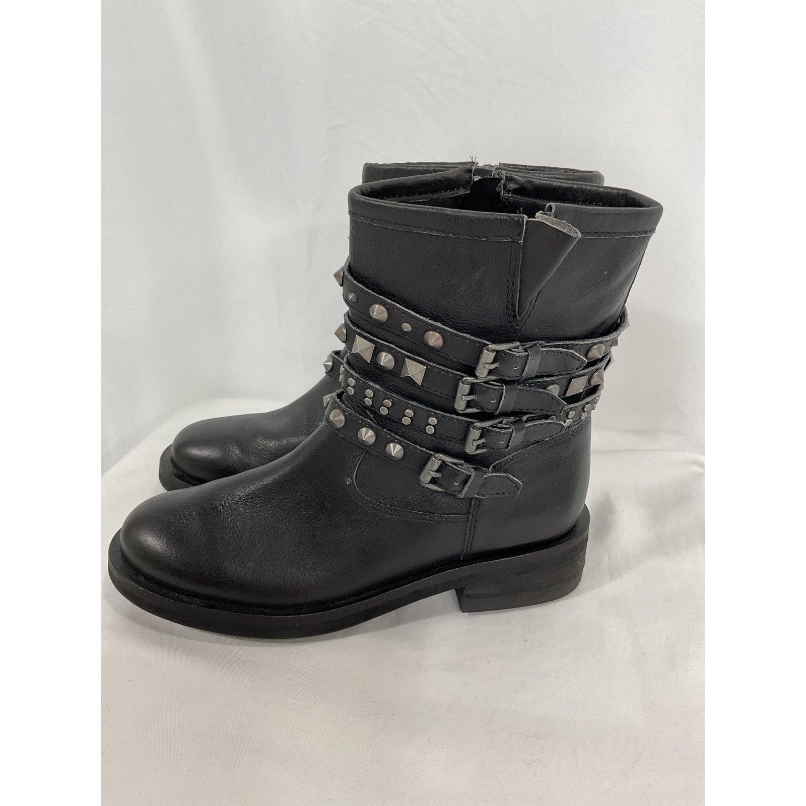 Schutz 'Luizia' Black Low Round Toe Heel Size 6.5