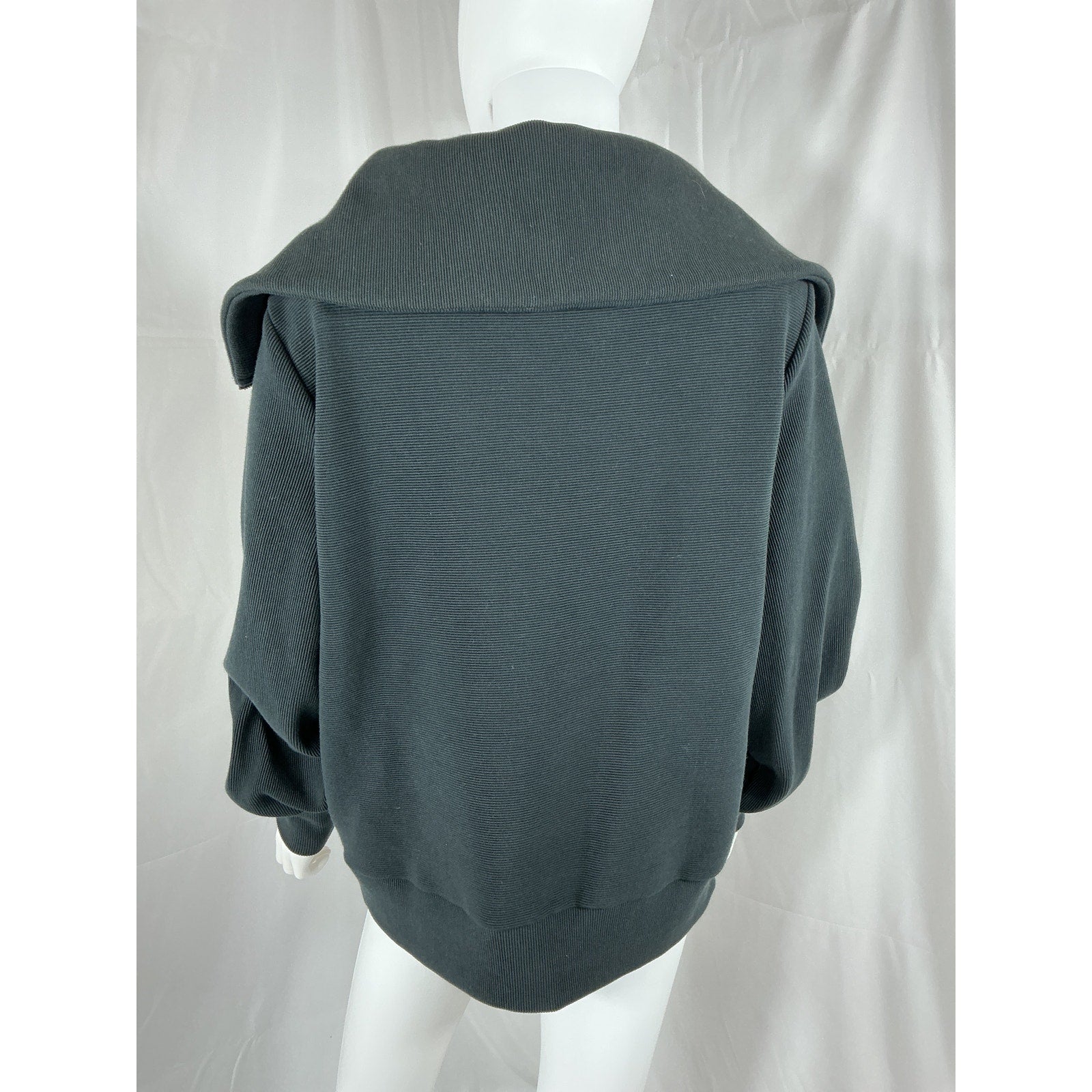 Varley 'Vine' Black Long Sleeve Pullover Size M