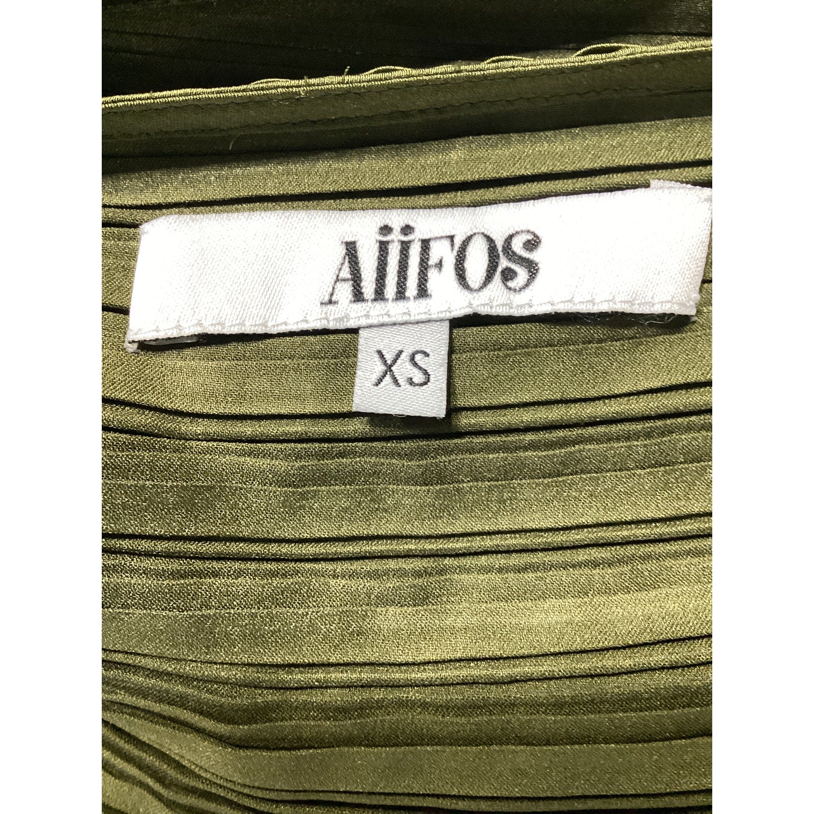 Aiifos 'Sonya' Green Satin Top Size XS